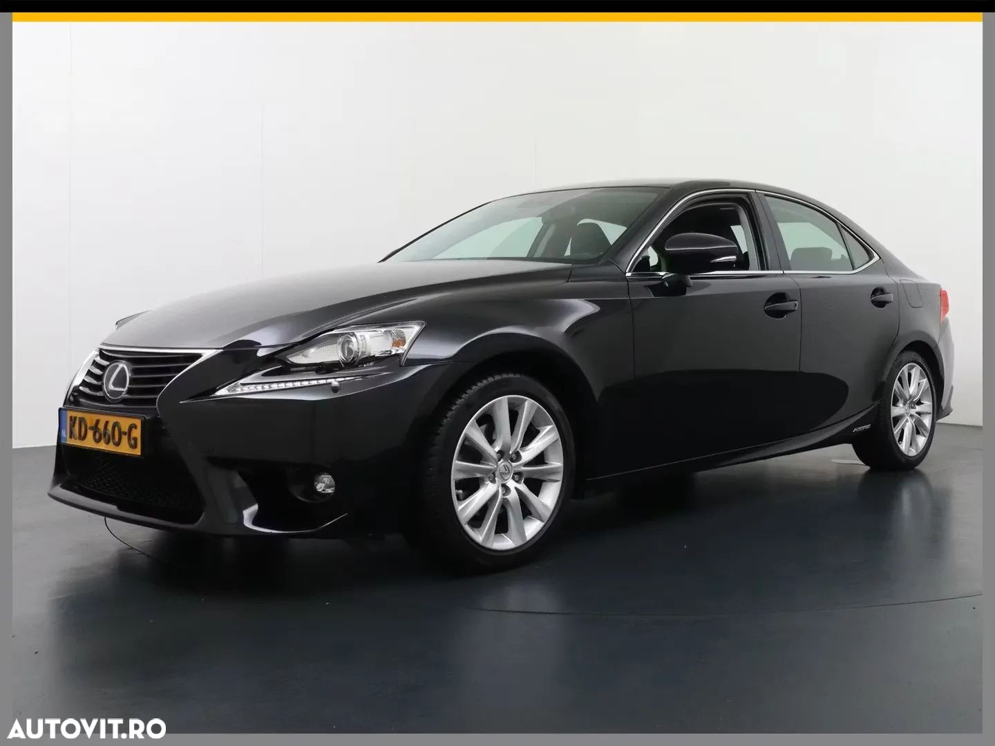 Lexus Seria IS 300h - 1