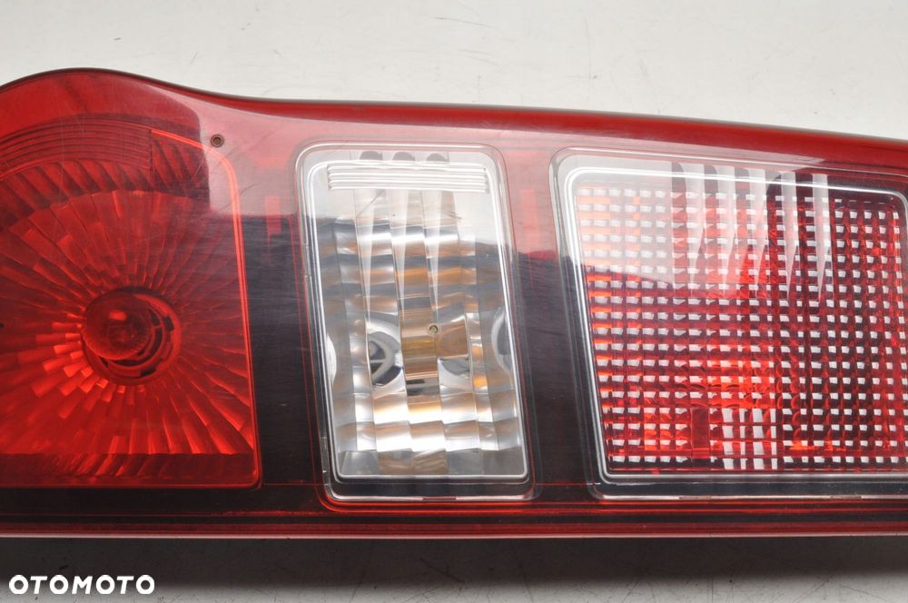 ISUZU D-MAX II LAMPA PRAWA TYLNA PRAWY TYŁ - 2