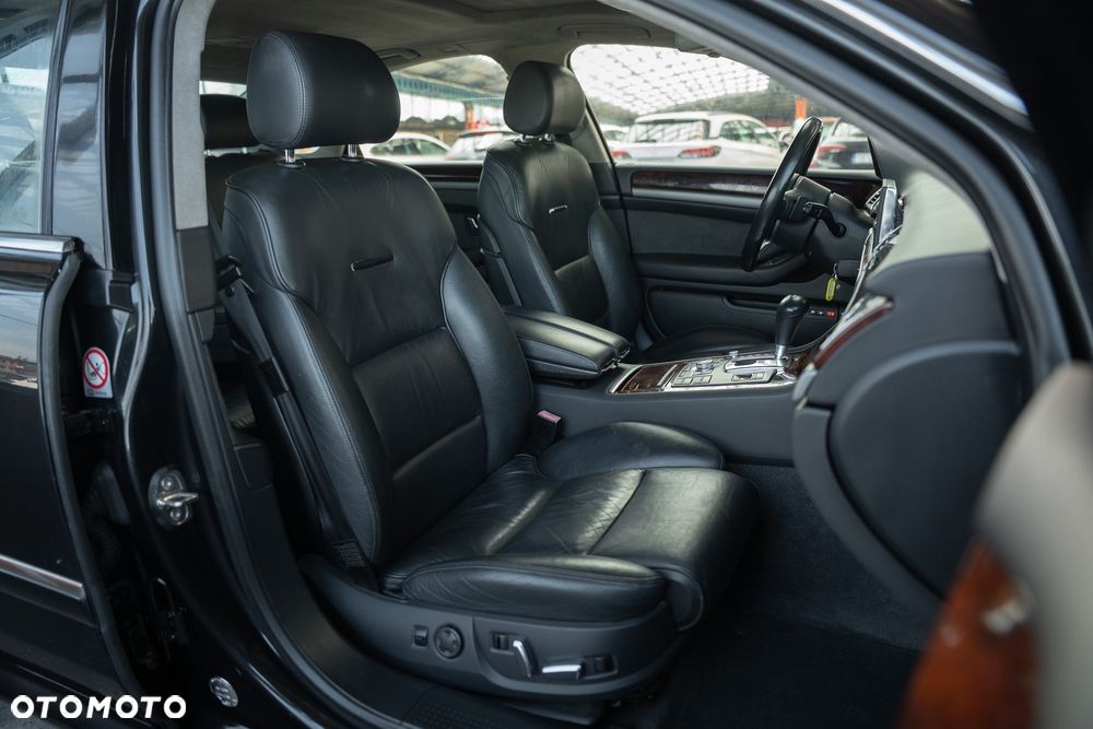 Audi A8 4.2 L Quattro - 26