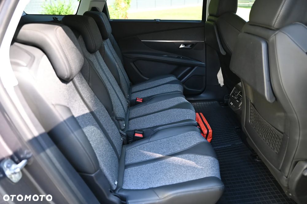 Peugeot 5008 1.6 PureTech Allure S&S EAT8 - 13