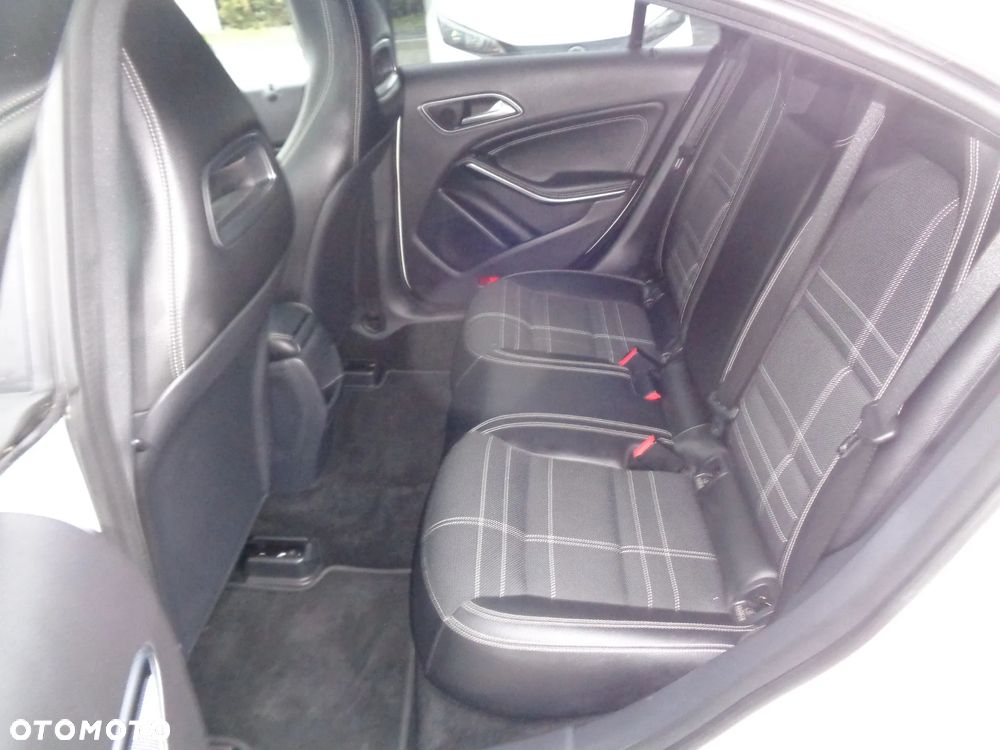Mercedes-Benz Klasa A 180 Activity Edition - 16