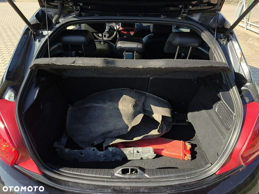 Peugeot 208 - 32