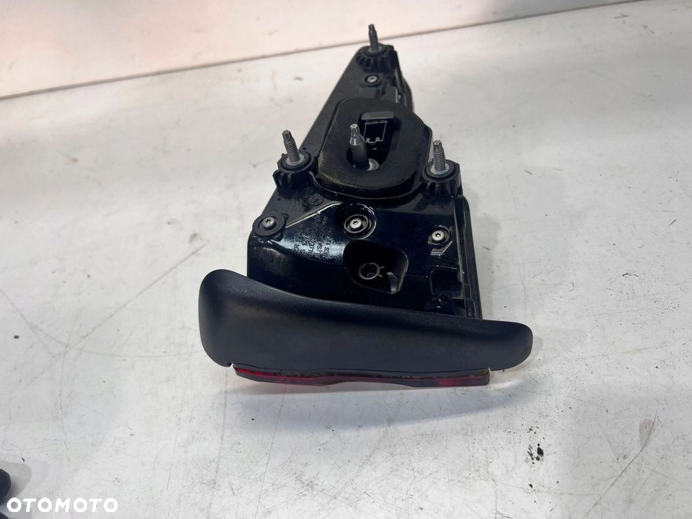 LAMPA PRAWY TYŁ W KLAPĘ LED AUDI A4 B9 SEDAN 8W5945094B - 5