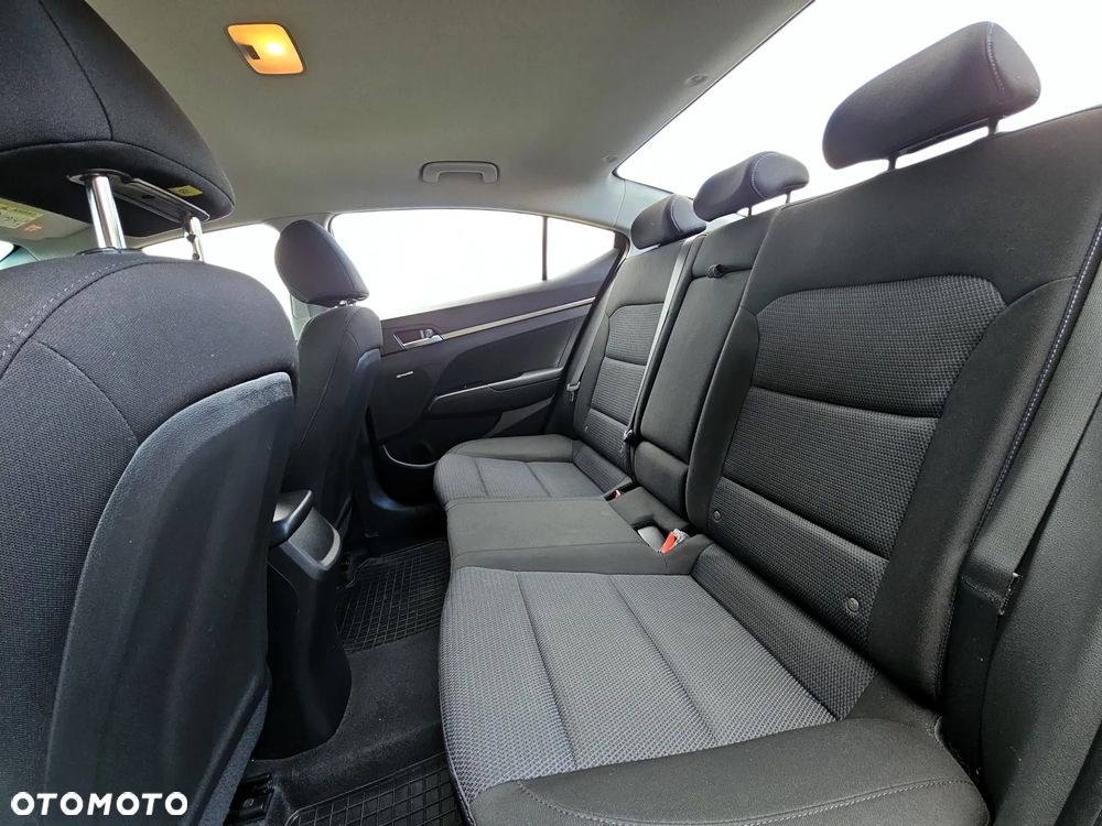 Hyundai Elantra 1.6 Comfort - 13