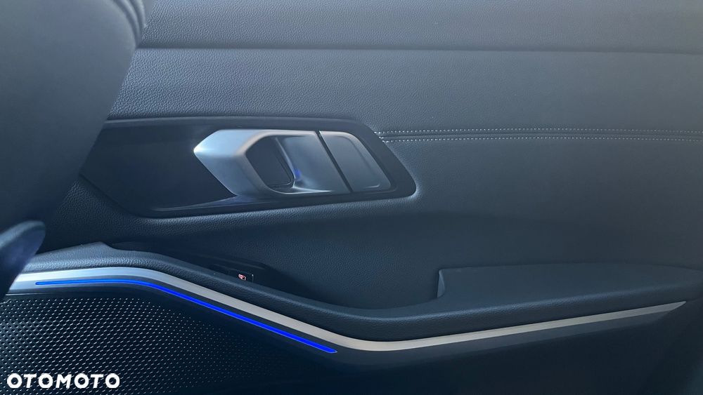 BMW Seria 3 320d Luxury Line Purity sport - 32