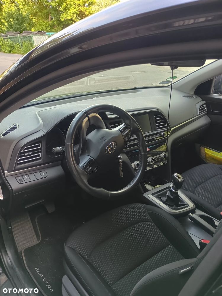 Hyundai Elantra - 8