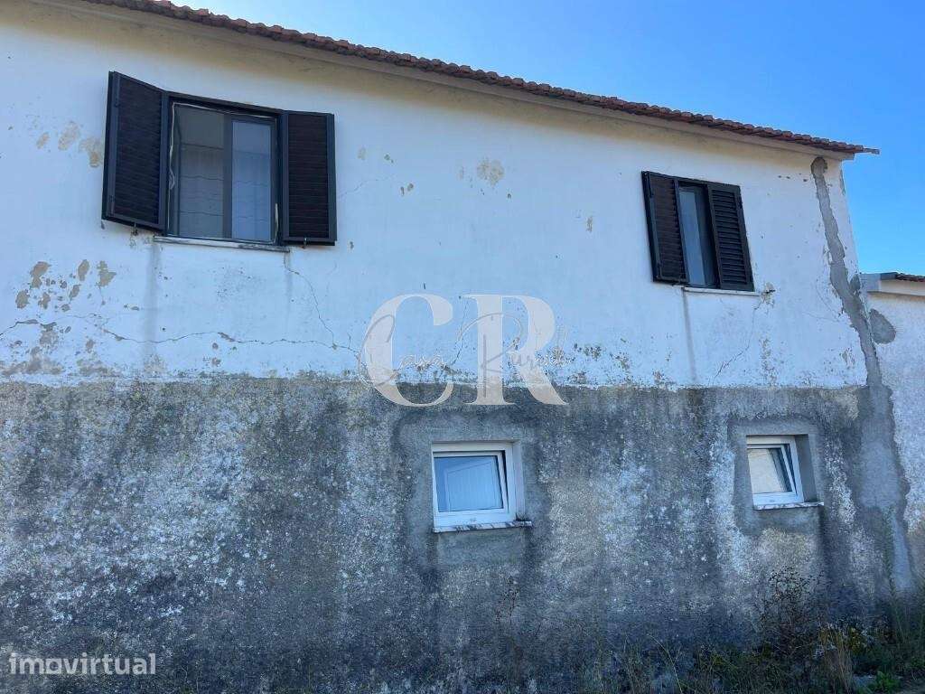 Moradia em pedra renovada, com 900 m2 de terreno plano, perto de Vila - Grande imagem: 2/35