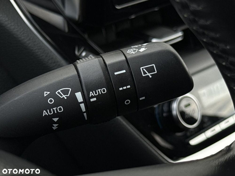 Toyota Corolla 1.8 Hybrid Selection - 18