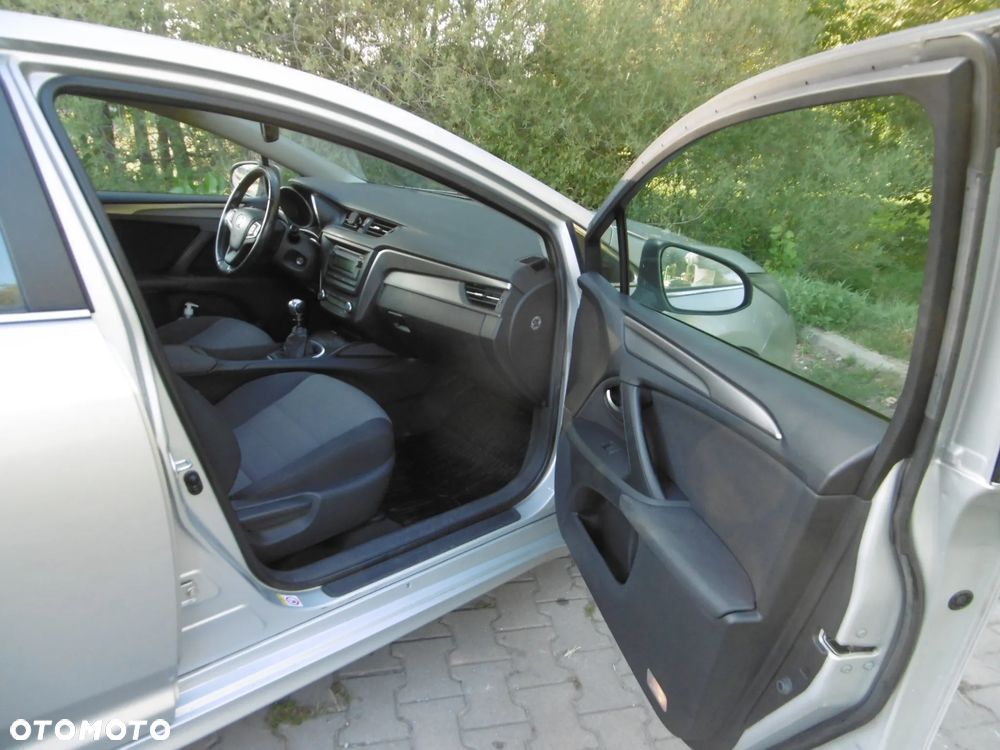 Toyota Avensis 1.6 Active - 10