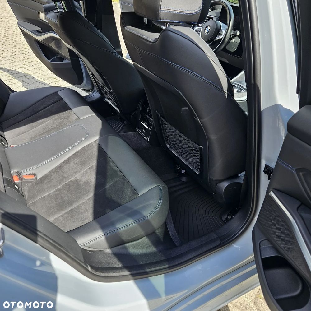 BMW Seria 3 318d M Sport Shadow - 17