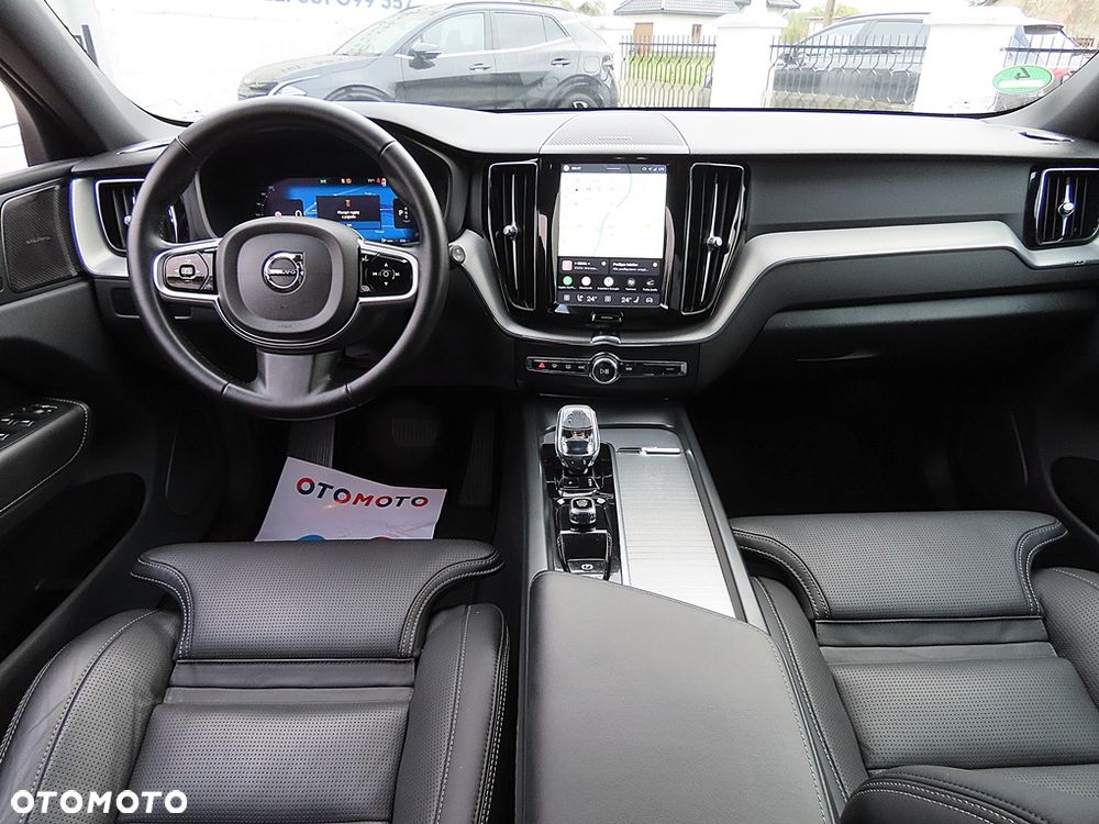 Volvo XC 60 B5 AWD Ultra Dark - 40