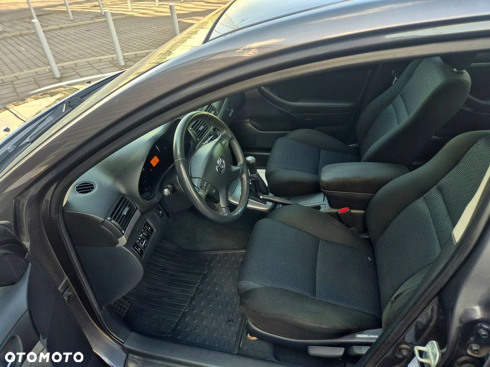 Toyota Avensis 2.0 VVT-i Executive - 9
