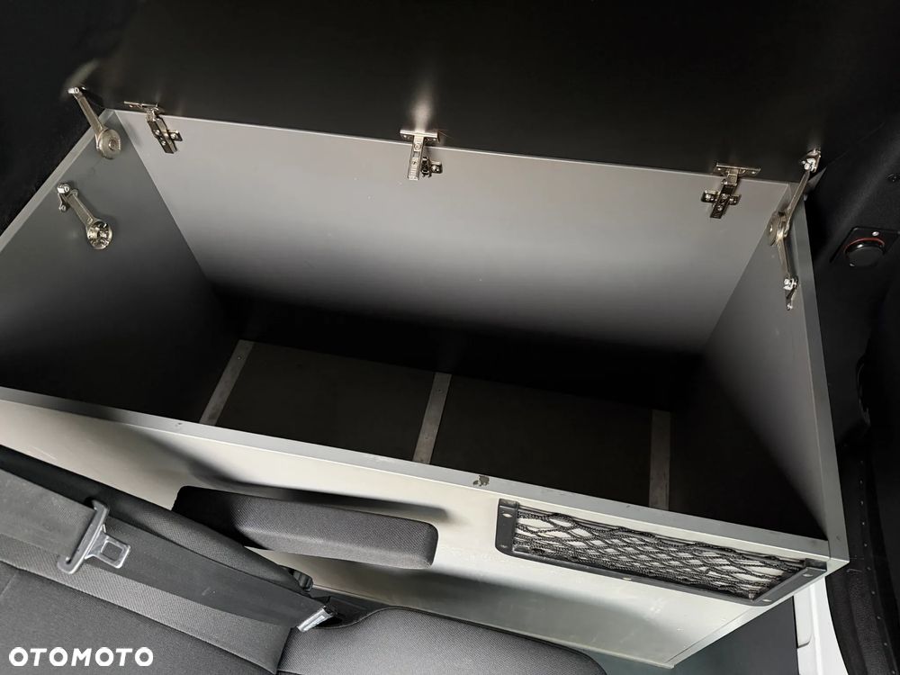 Mercedes-Benz SPRINTER - 32