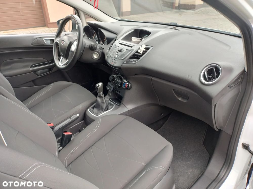 Ford Fiesta 1.25 Champions Edition - 32