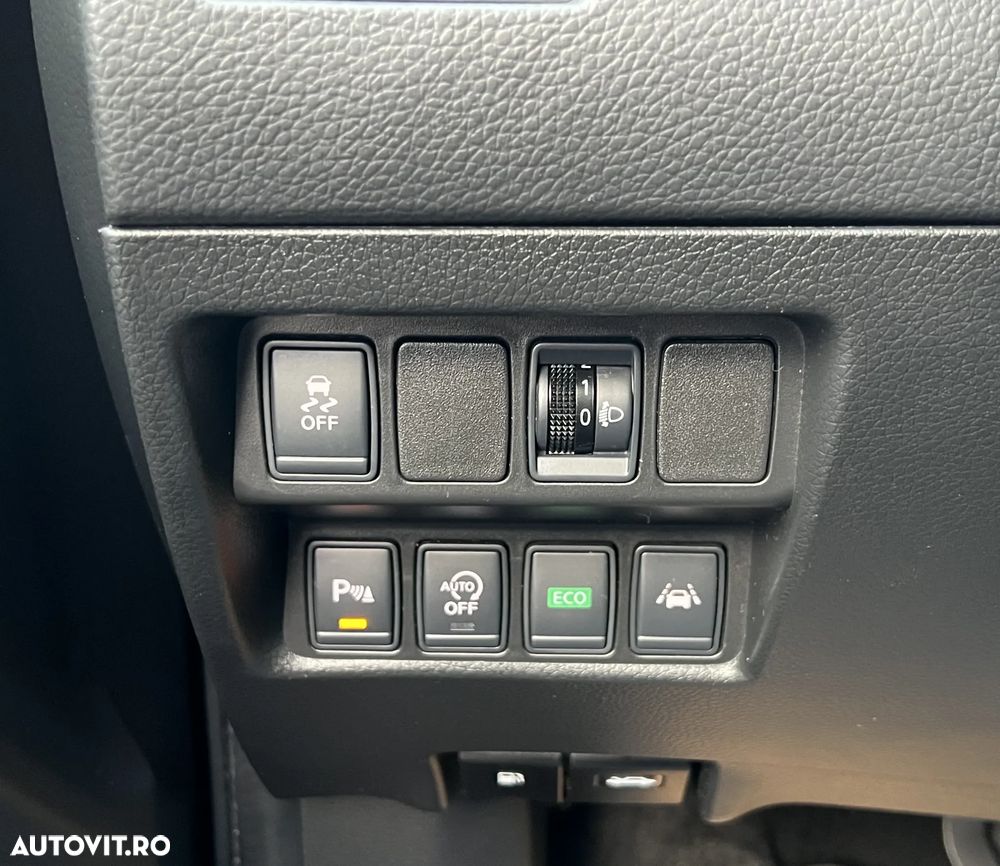 Nissan Qashqai 1.6 DCI Xtronic N-Connecta - 25