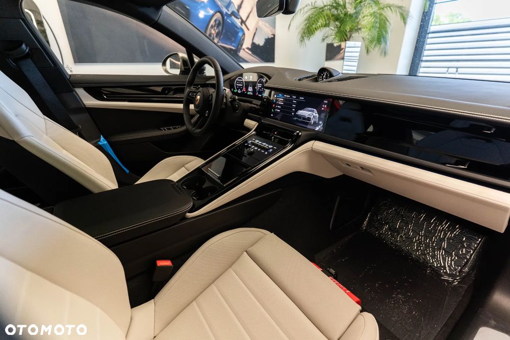 Porsche Panamera 4 E-Hybrid - 16