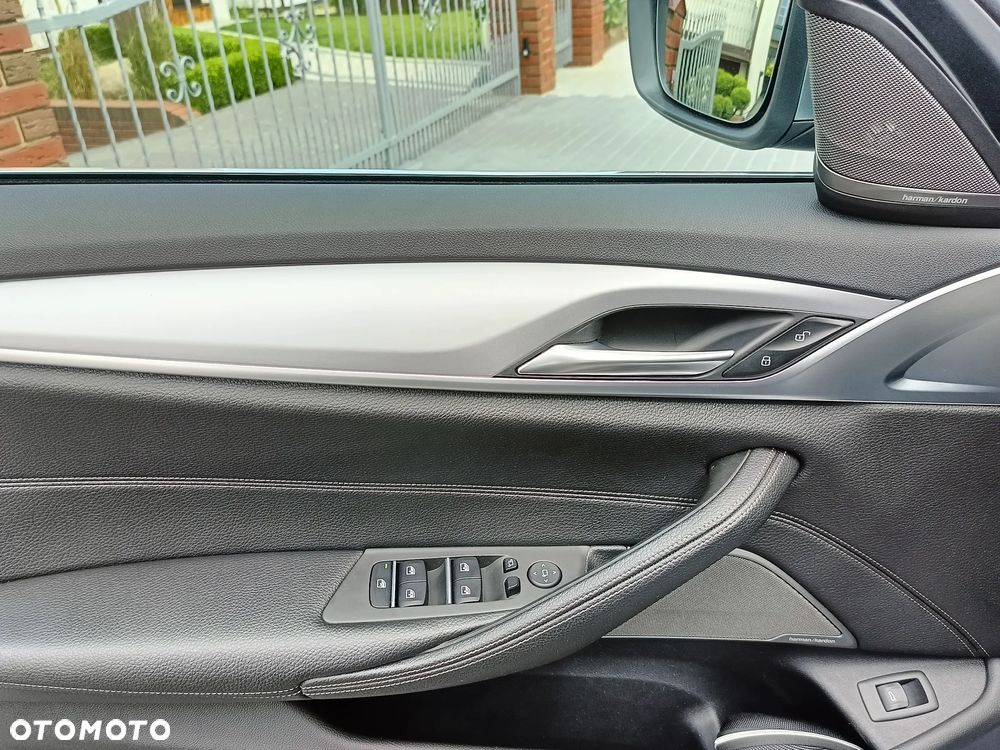 BMW Seria 5 520d xDrive - 11