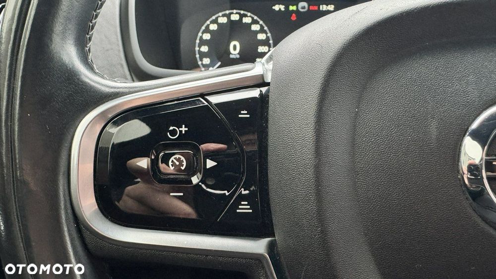 Volvo XC 90 - 22