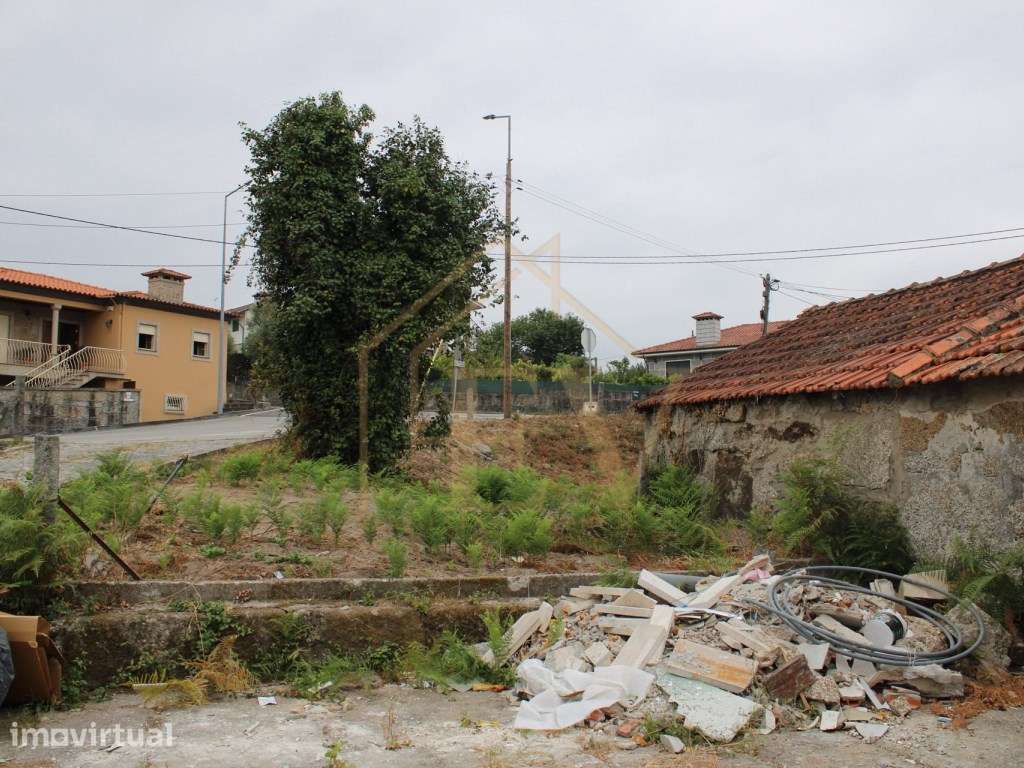 Moradia T4 para Restauro Total em Lordelo, Guimarães - Grande imagem: 5/12