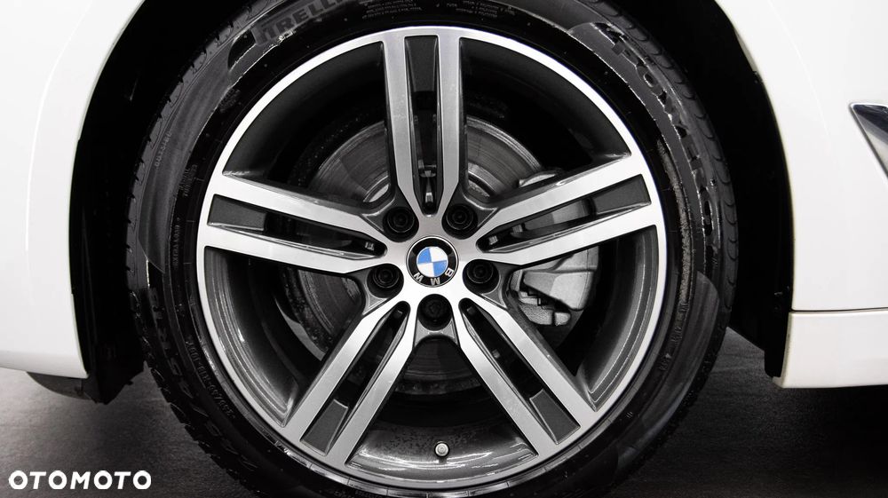 BMW Seria 5 520i mHEV - 10