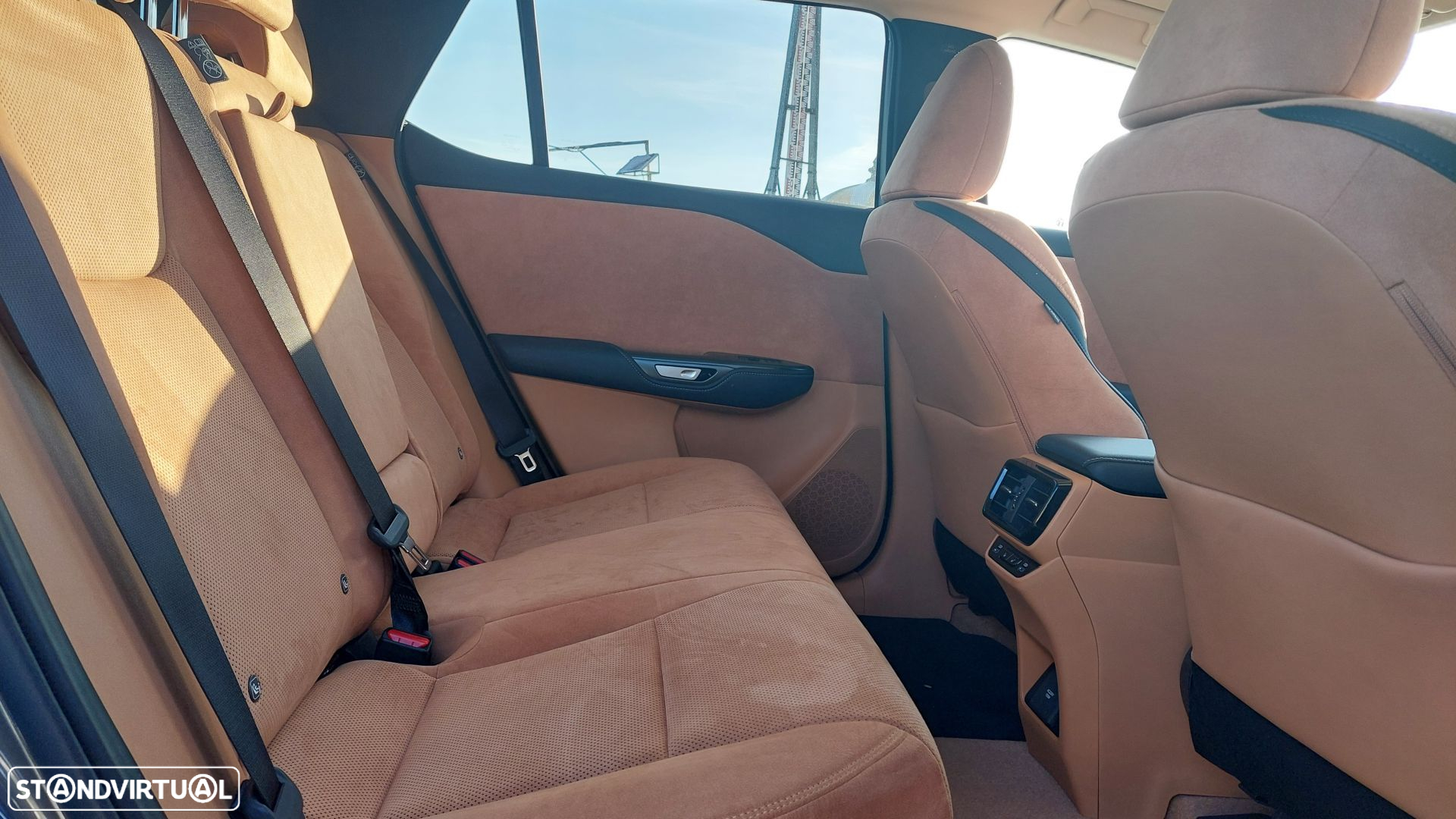 Lexus RZ 450e Luxury - 11