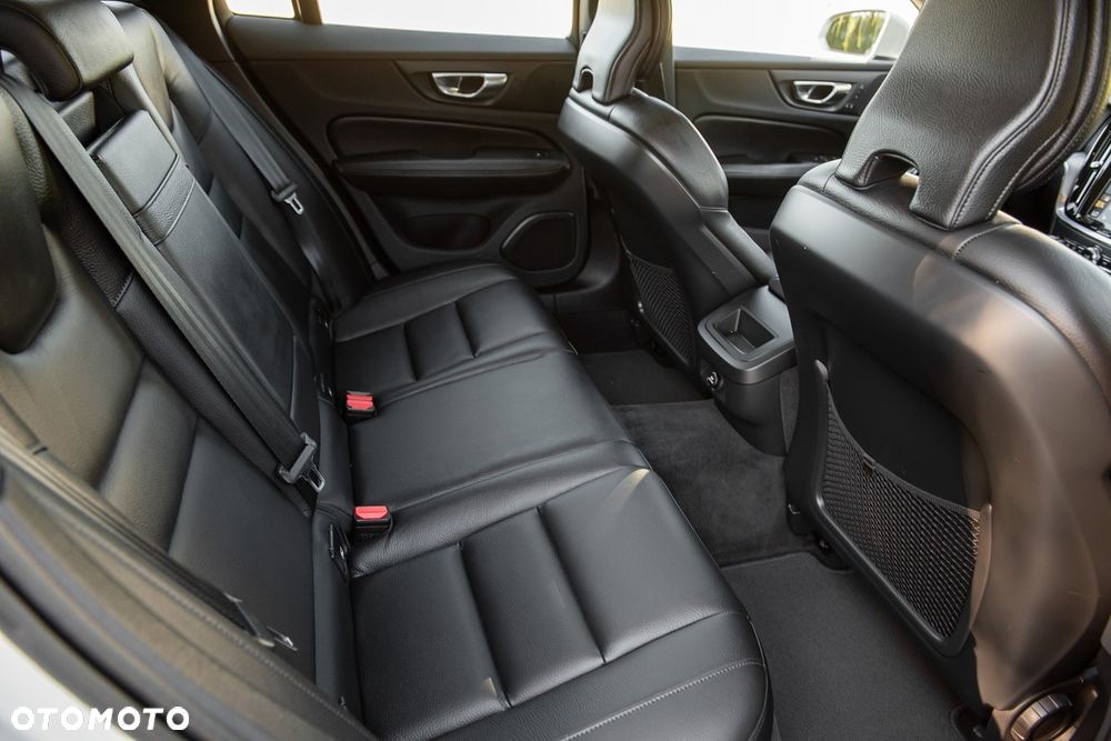 Volvo V60 D4 AWD Geartronic Momentum - 32