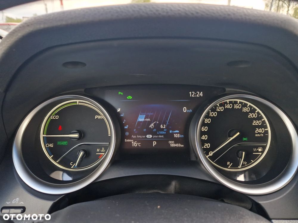 Toyota Camry Luxury - 18