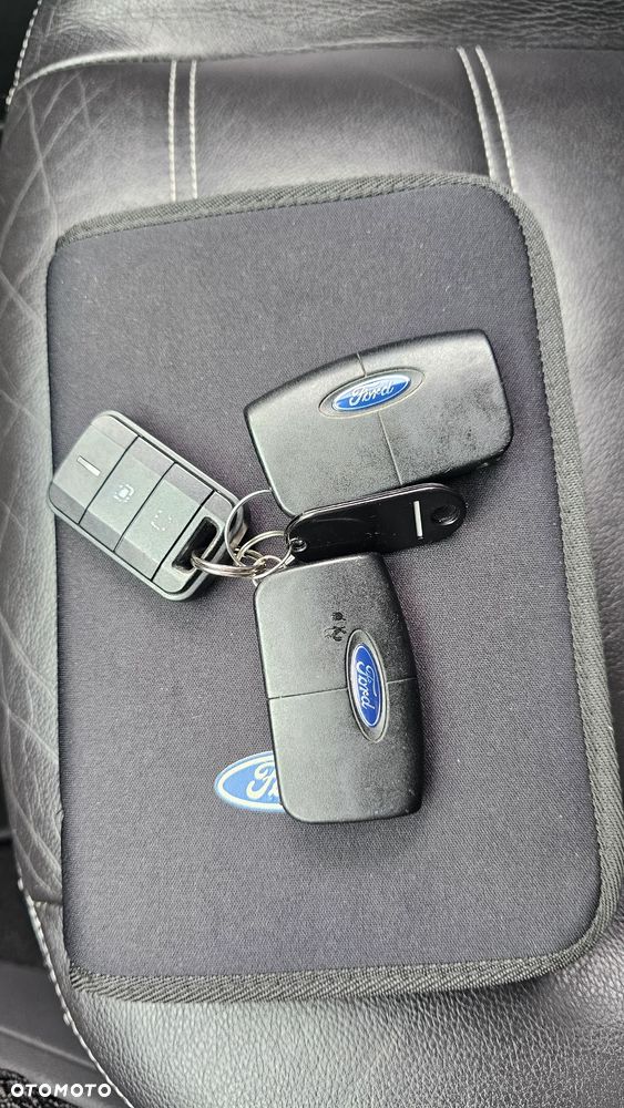 Ford Kuga 2.0 TDCi 2x4 Titanium - 29