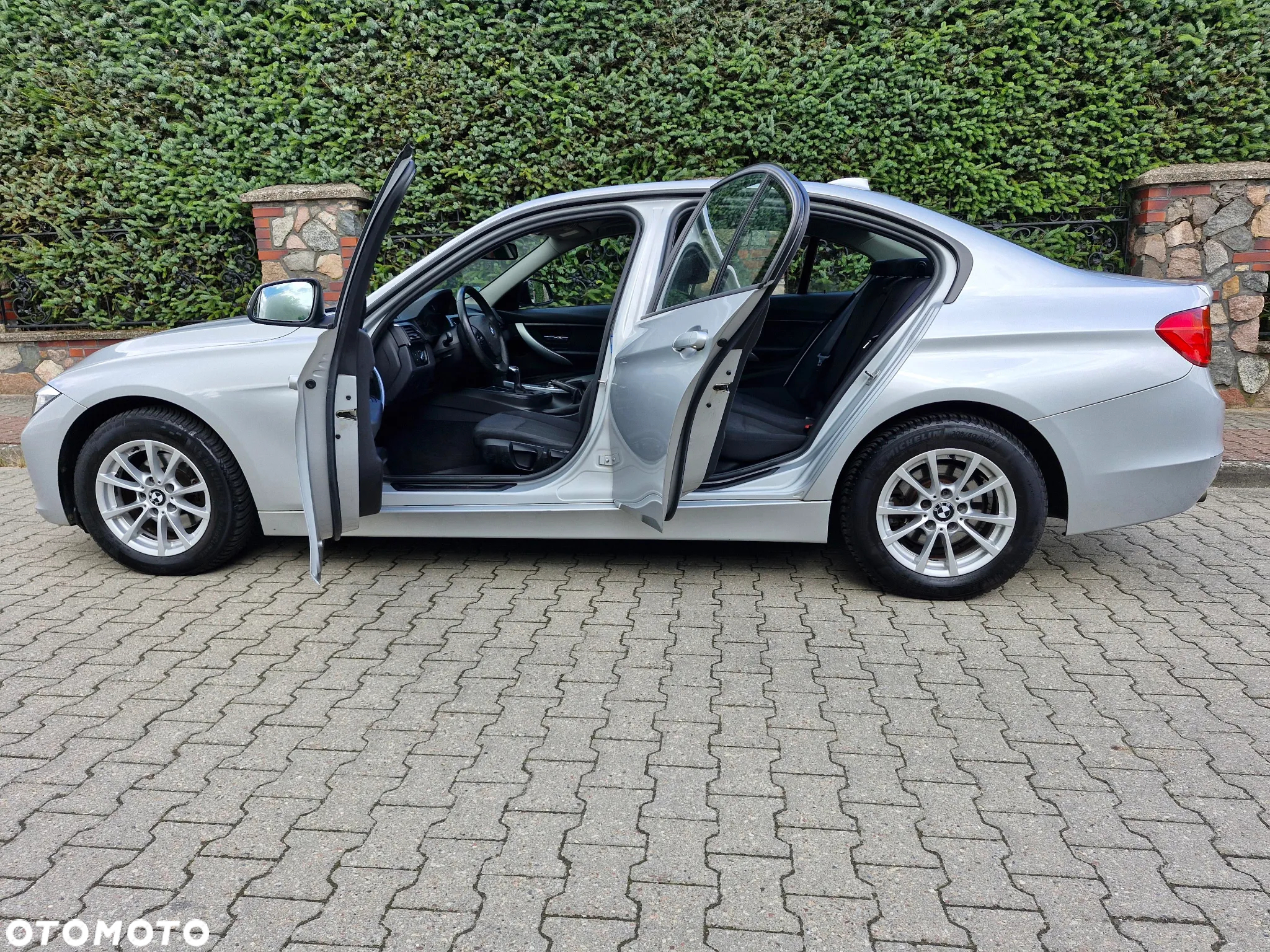 BMW Seria 3 318d DPF Touring Edition Sport - 19