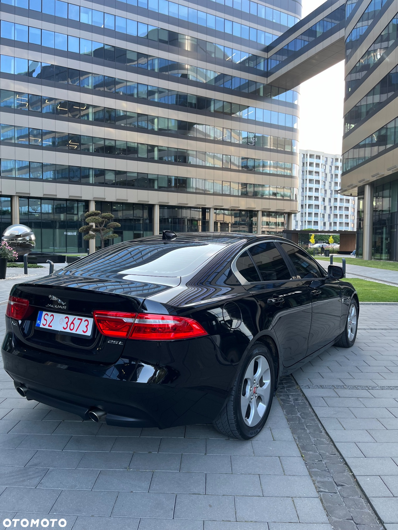 Jaguar XE 2.0 T Pure - 4