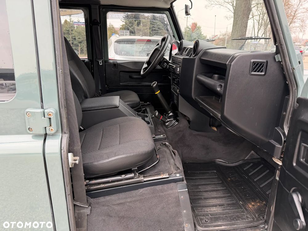 Land Rover Defender 2.4 TD4 S - 33