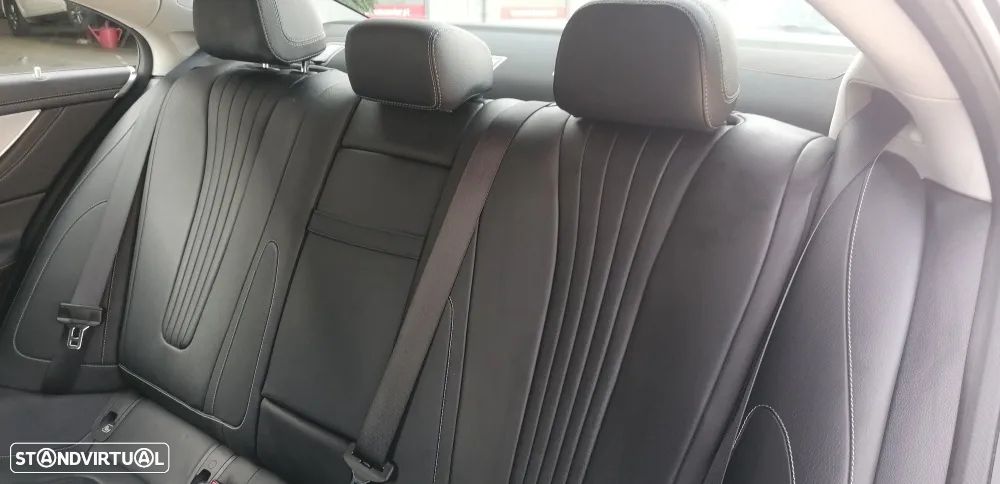 Mercedes-Benz CLS 400 d 4Matic 9G-TRONIC AMG Line - 25