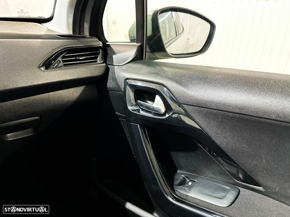 Peugeot 208 1.4 HDi Allure - 33