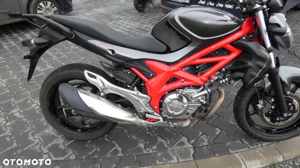 Suzuki Gladius - 6