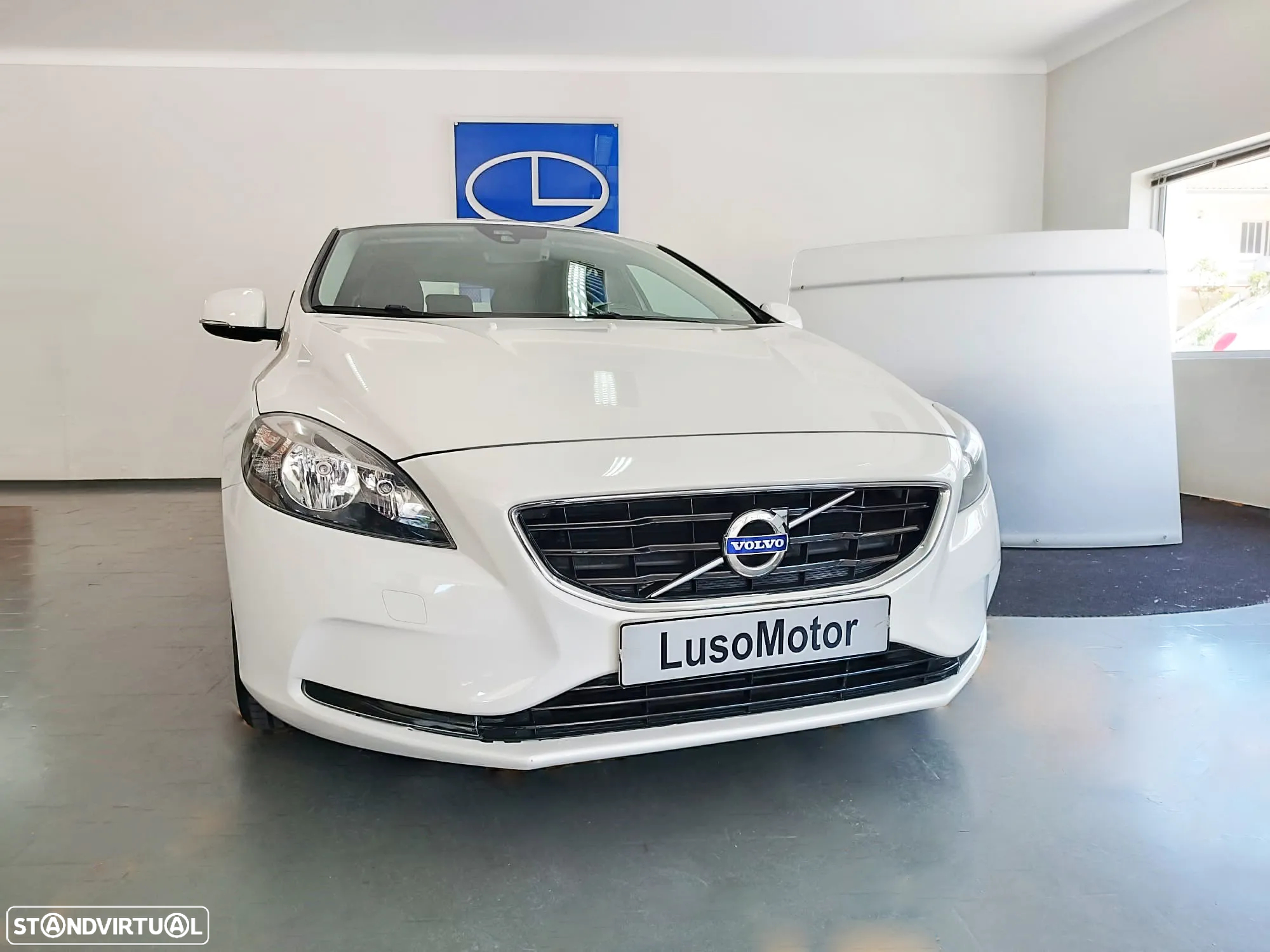 Volvo V40 1.6 D2 Momentum Powershift Eco - 2