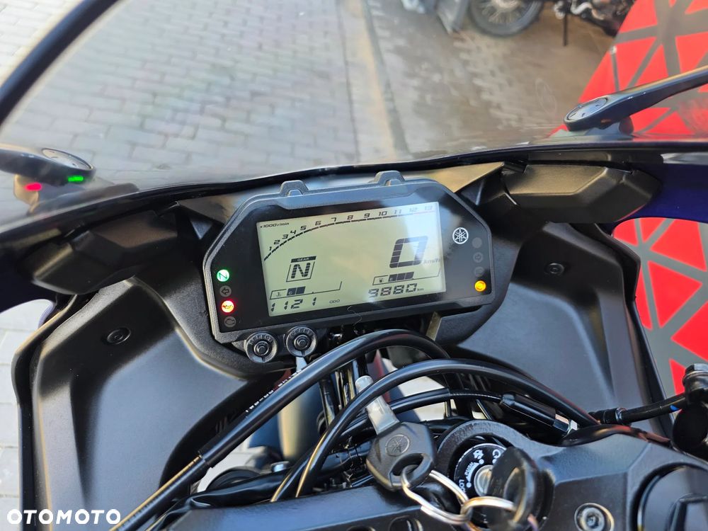Yamaha R3 - 18
