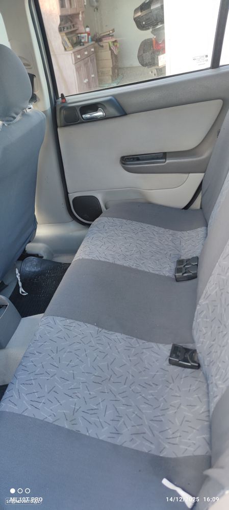 Opel Astra Caravan - 8