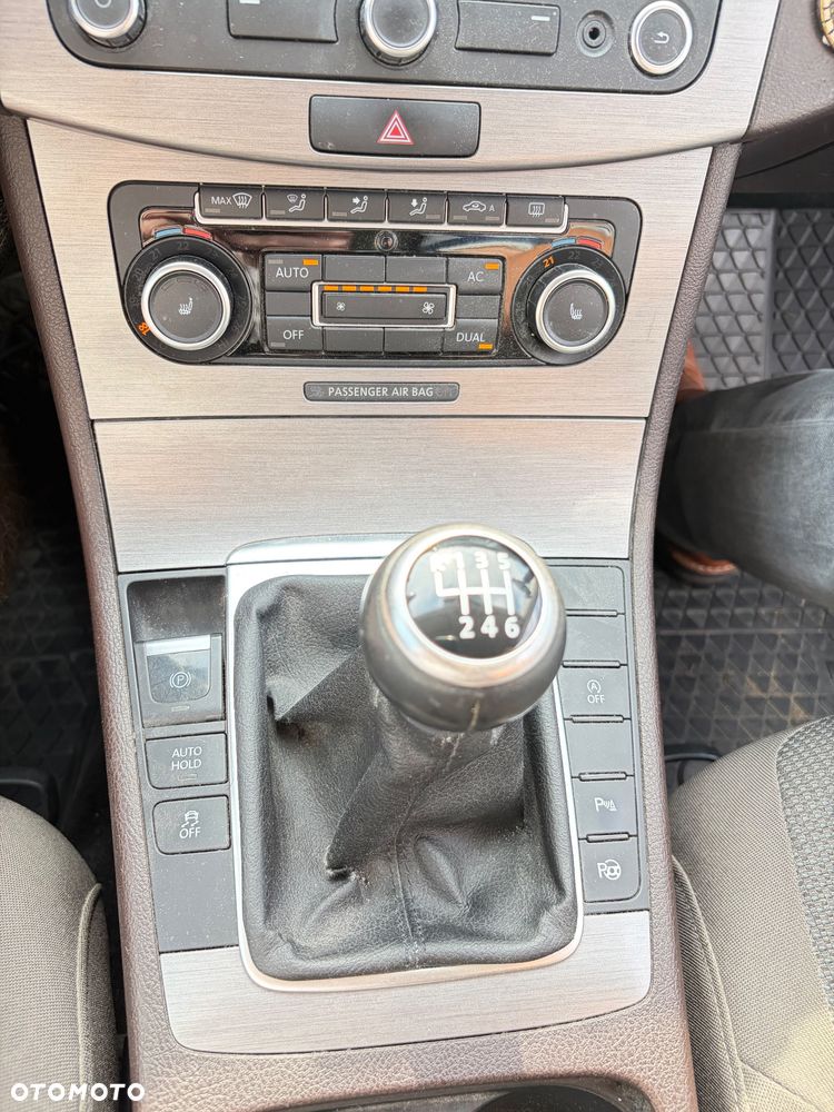 Volkswagen Passat 2.0 TDI Highline - 12