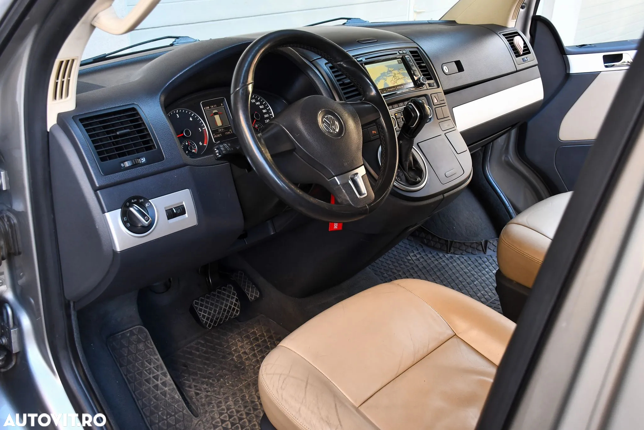 Volkswagen Multivan - 12