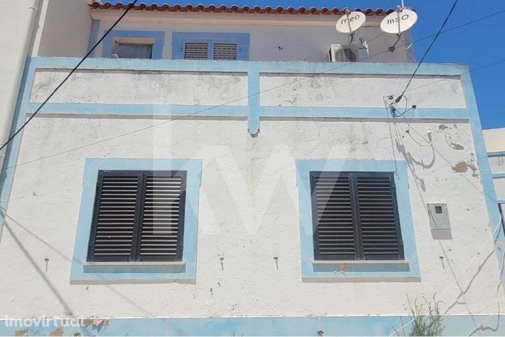 MORADIA GEMINADA T3 DE 2 PISOS COM TERRENO NO AROAL-BOLIQUEIME-ALGARVE - Grande imagem: 2/31