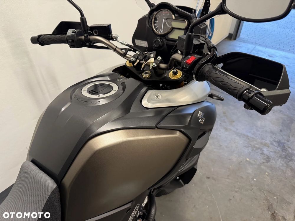 Suzuki V-STROM - 32