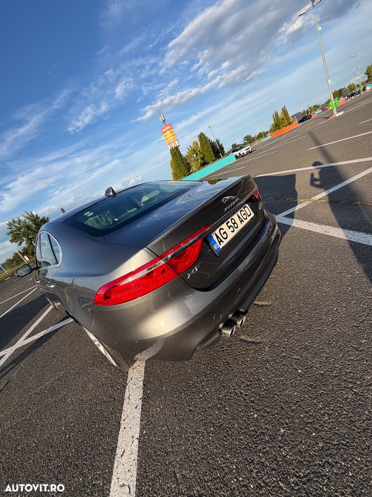Jaguar XF 20d AWD Portfolio - 3