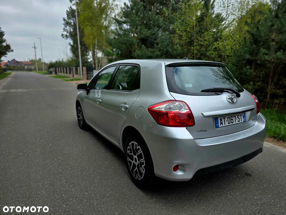 Toyota Auris 2.0 D-4D Travel - 8