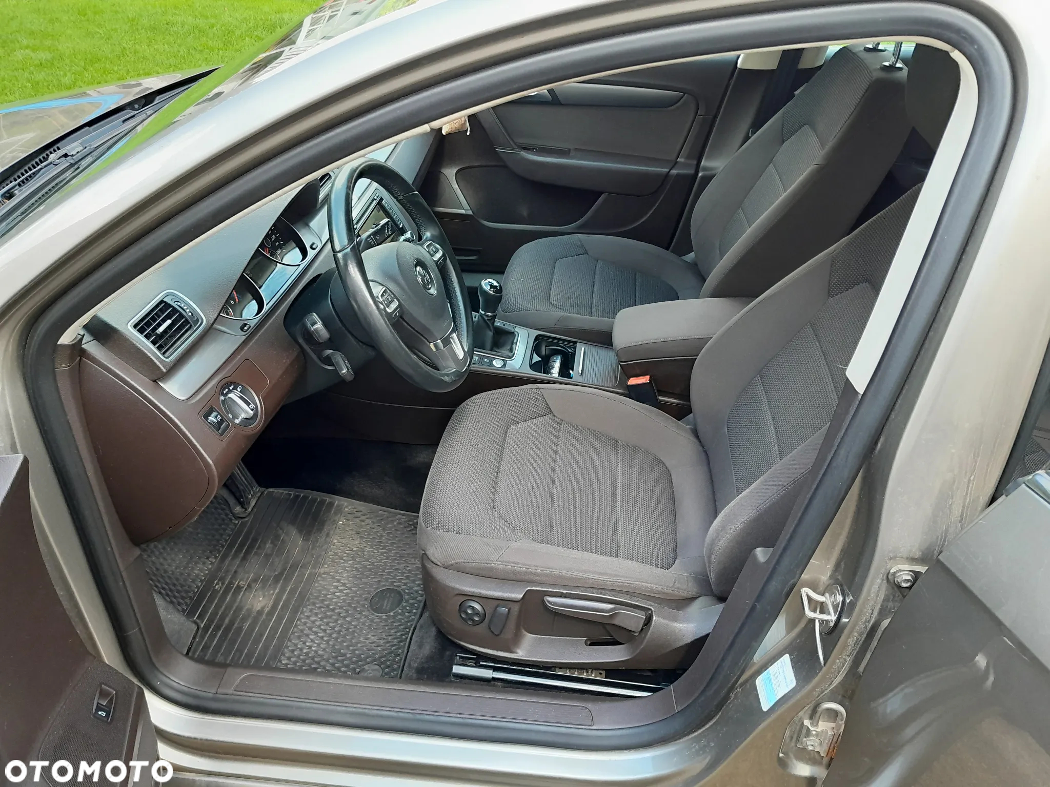 Volkswagen Passat 2.0 TDI Comfortline - 8