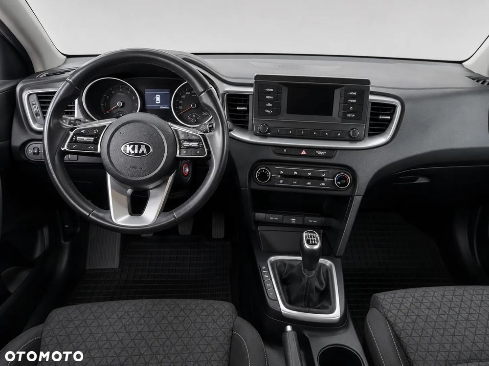 Kia Ceed 1.6 CRDi mHEV M - 6