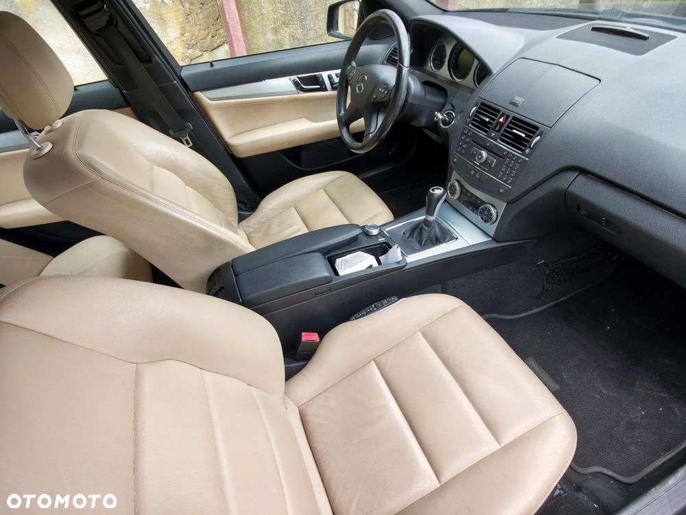 Mercedes-Benz Klasa C 250 CDI DPF (BlueEFFICIENCY) Avantgarde - 3