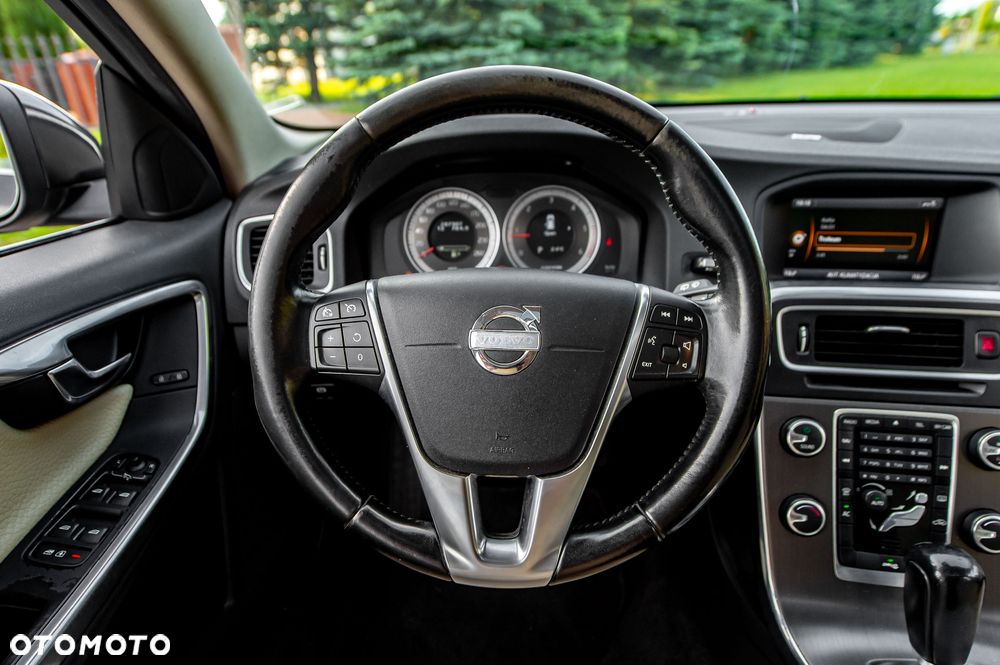Volvo V60 D3 Geartronic RDesign - 24