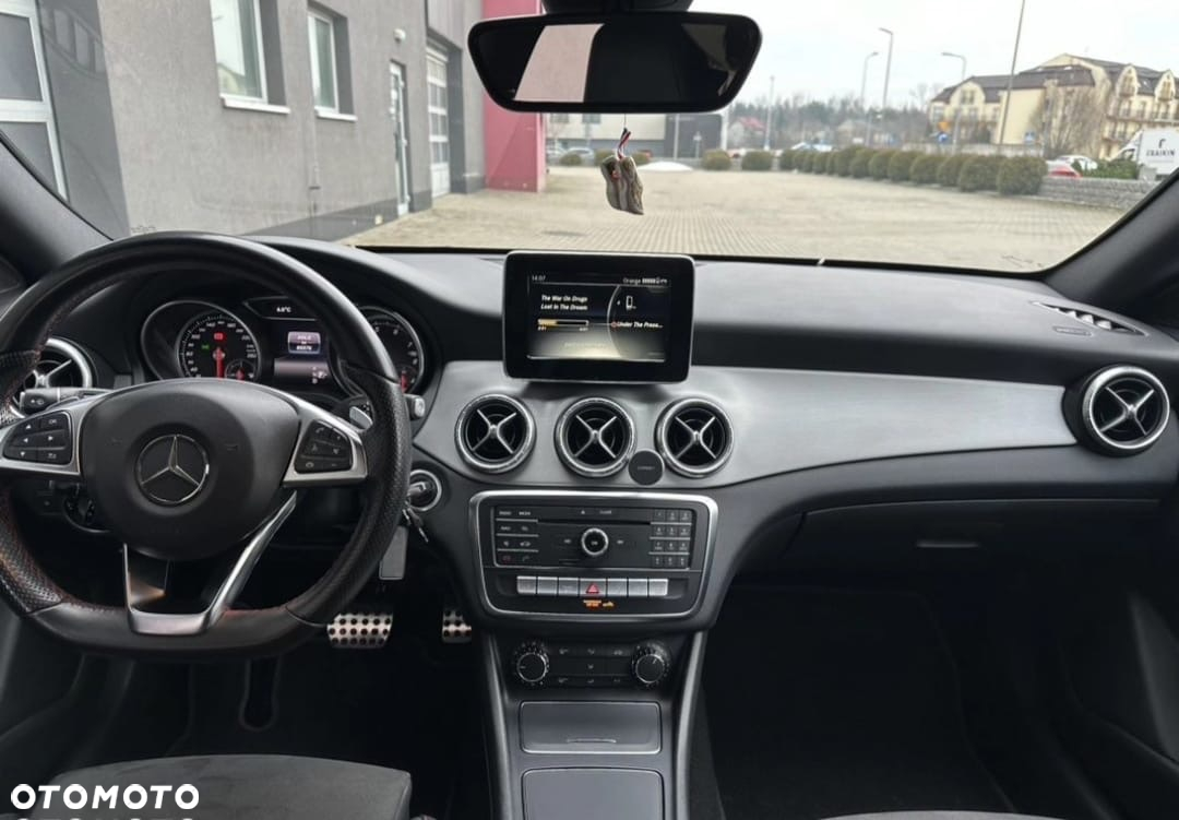 Mercedes-Benz CLA 200 7G-DCT AMG Line - 16
