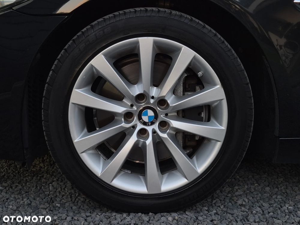 BMW Seria 5 525d - 28
