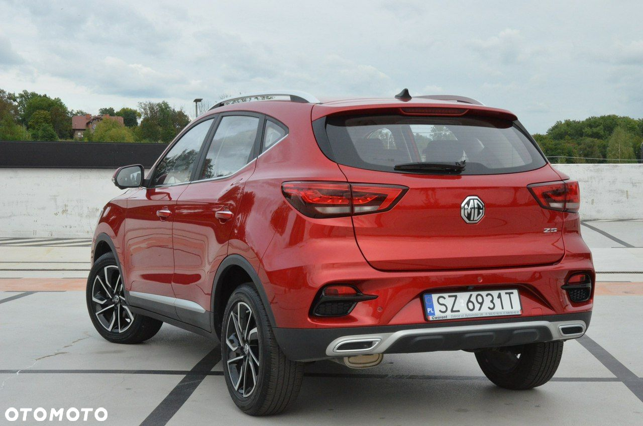 MG ZS - 12